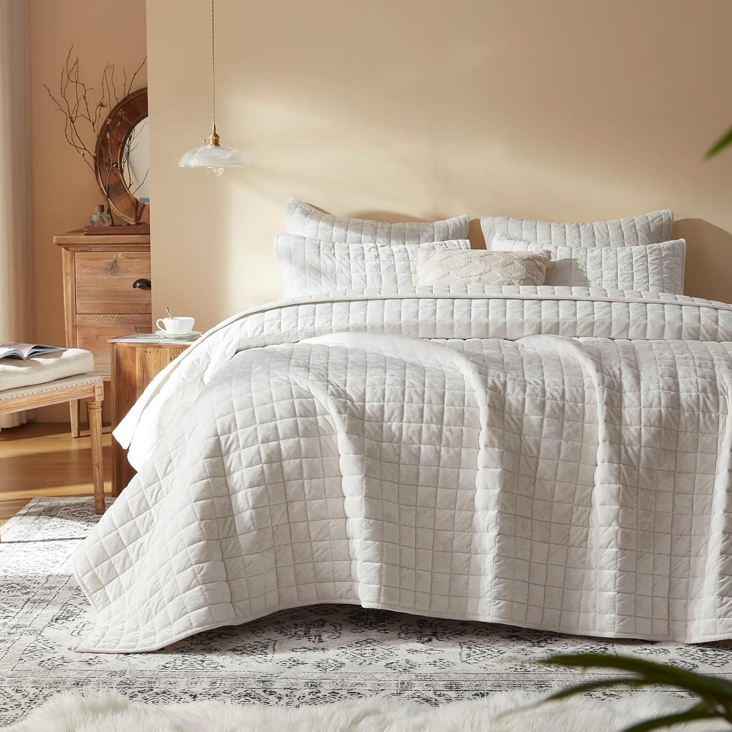 Velvet Quilt Full/Queen Size-90''x98'', Lightweight White Velvet Comforter Set with 2 Pillow Shams, Soft Bedspread Coverlet Quilted Bedding Set for All Season